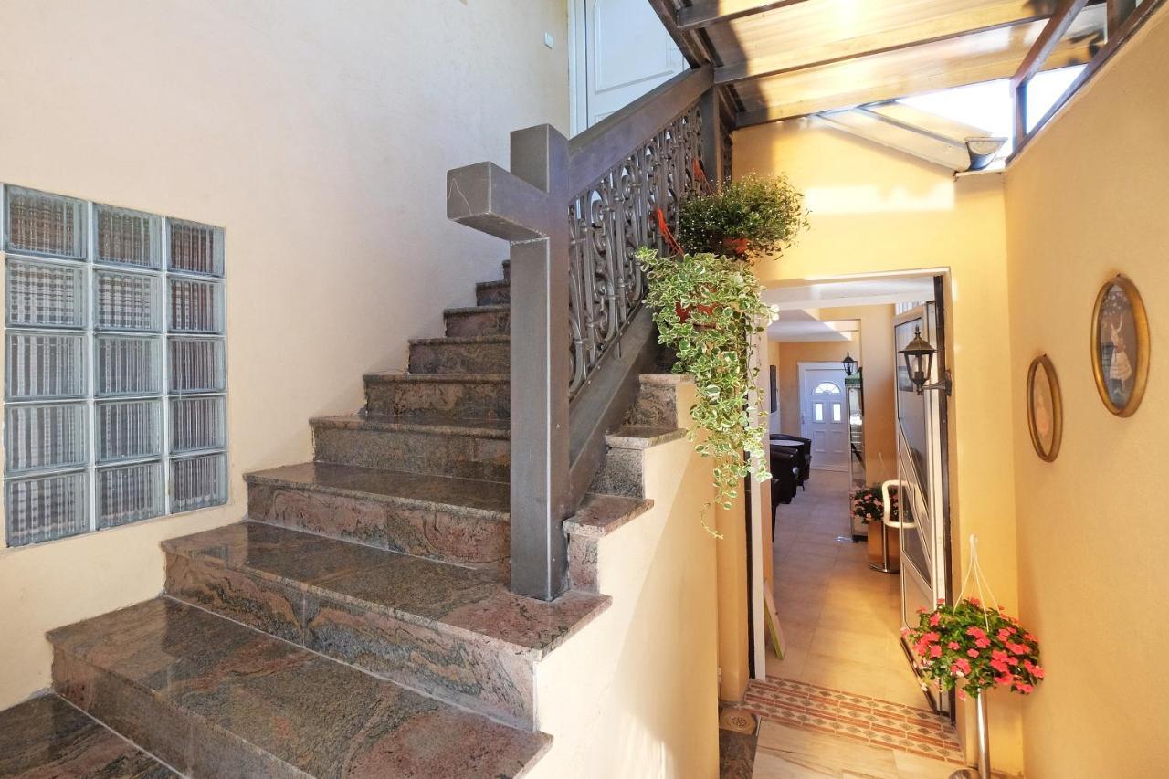 בלגרד Villa Tower Gardos מראה חיצוני תמונה